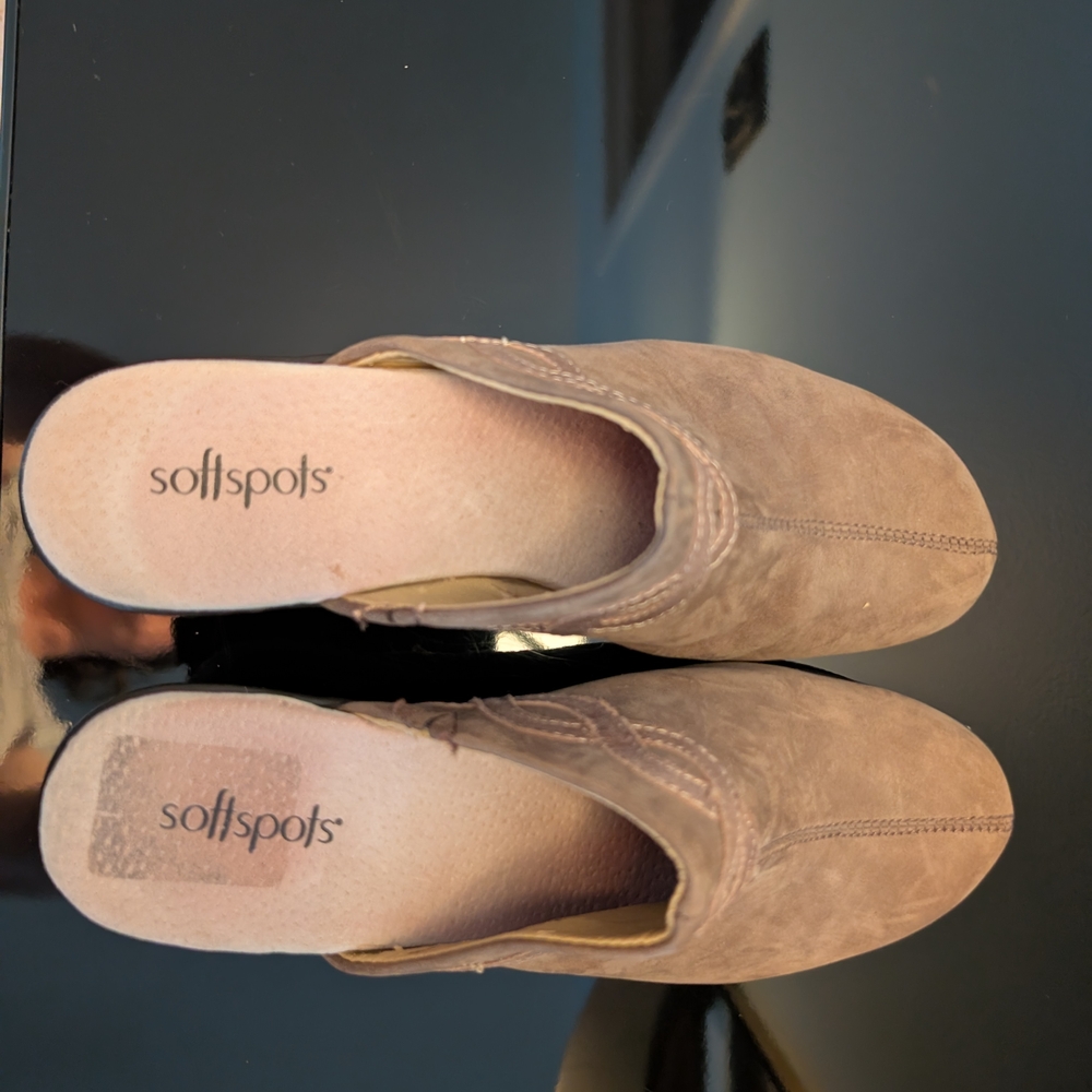 Softspots Women's Brown Suede Mules